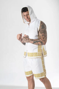 Shorts de boxe Muay Thai en satin personnalisés Vivouge Industries avec broderie dorée, durables, 100 % polyester, vente en gros, usine OEM - Product Image 3