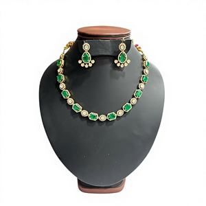 ชุดสร้อยคอและต่างหูทองคำประดับมรกตสีเขียวสดหรูหรา สไตล์อินเดีย สำหรับเจ้าสาว งานแต่งงาน งานเลี้ยง ออกแบบโดยดีไซเนอร์ วัสดุทอง/เงิน/ทองเหลือง - Product Image 1