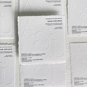 Ensemble d'invitations de mariage en papier coton fait main avec bords festonnés et cartes décoratives en papier calligraphié sur mesure professionnel - Product Image 2