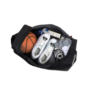 Sac de sport fabriqué en tissu polyester durable, imperméable, respirant, léger, écologique, design spacieux, parfait pour la salle de sport et la remise en forme - Product Image 4