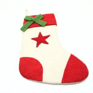 Chaussette de Noël en feutre de laine douce, écologique, faite à la main, avec décoration étoile, design personnalisable - Product Image 1