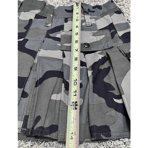 Kilt écossais utilitaire camouflage gris avec poches cargo et rabats à pression, style rock punk - Product Image 6