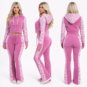 Conjuntos de punto gofrado personalizados para mujer: Sudadera corta con cremallera y pantalones acampanados. Atuendo de lujo de dos piezas para estar en casa y estilo urbano. - Product Image 3