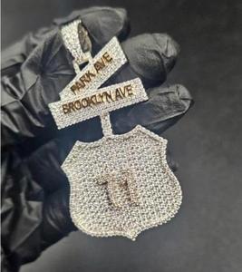 Colgante Personalizado de Lujo con Letrero de Calle y Escudo con Nombre, Estilo Hip Hop, con Incrustaciones de Diamantes de Moissanita, de Plata de Ley S925, Unisex - Product Image 1