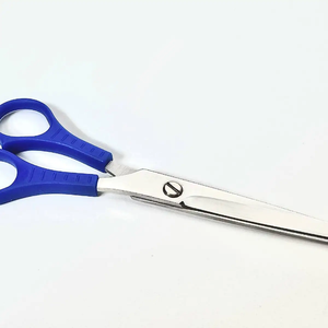 Tijeras de Barbero Profesionales de Alta Calidad para Salón de Belleza, Acero Inoxidable, Punta Afilada, Mango Mediano, Diseño Personalizado para Diestros - Product Image 4