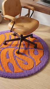 Tapis de salon moderne fait main, tufté, violet et orange, avec typographie, pour une ambiance de confort et de style - Product Image 3