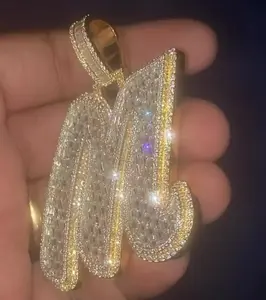 Colgante de Letra Personalizado con Moissanita Redonda de 2.10 Quilates, Chapado en Oro Amarillo de 14k sobre Plata de Ley, Estilo Hip Hop para Mujer - Product Image 2