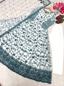 Lanzamiento del Nuevo Conjunto de Fiesta de Diseñador: Top, Pantalón Palazzo y Dupatta en Georgette Sintética de Alta Calidad - Product Image 5