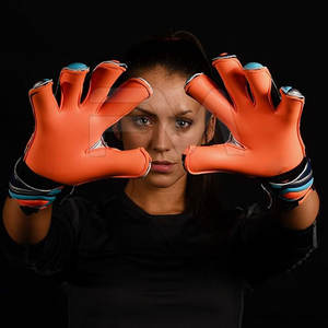 Vente en ligne d'accessoires sportifs : Gants de gardien de but fabriqués au Pakistan, équipement de protection, gants de gardien de but - Product Image 5