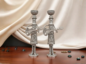 Par de Soportes para Velas de Músico Hechos a Mano en Hierro Plateado Tradicional, Duraderos, con Figuras Artísticas de Guitarrista, Pedestales de Lujo para Navidad - Product Image 5