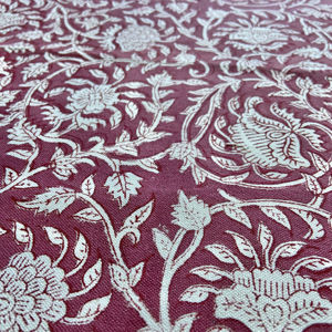 Tissu en coton imprimé à la main à motifs floraux marron et blanc, motif traditionnel indien de vigne - Product Image 1