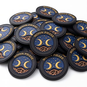 Fournisseur en gros de patchs ronds en PVC et caoutchouc, design Astrolabe personnalisé, badge doré et noir, emblème auto-agrippant - Product Image 6