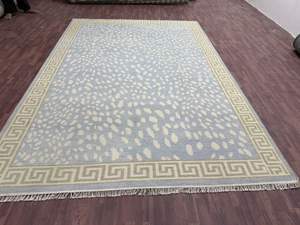 Alfombra de Lana Azul Claro con Borde de Llave Griega para Hombre: Tejida a Mano con Nudos y Puntos Abstractos, Bordado Abstracto para Sala de Estar 1 Q - Product Image 6