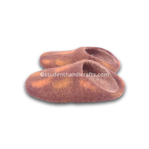 Chaussures en feutre de laine marron pour l'artisanat et les usages décoratifs - Product Image 1