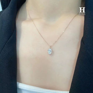 Collier pendentif solitaire en or 18 carats avec diamant taille ovale, bijoux fins minimalistes - Product Image 3