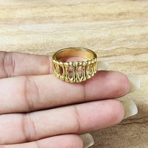 Bague gothique tendance en forme d'os, bagues gothiques en laiton pour femmes, plaqué or 18 carats, bijoux punk squelette, vente en gros/OEM/ODM - Product Image 2