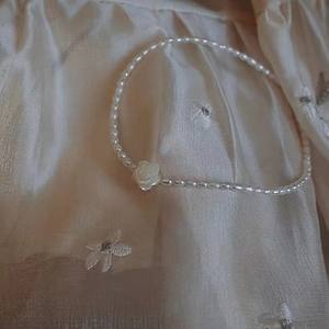 Colliers à pendentif tendance pour femmes, vente chaude, perles d'eau douce, collier à fleurs en coquille de perle 3-4 perles - Product Image 1