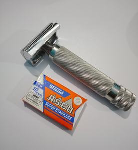 Cobra Rasoir de sécurité à tête oblique à double tranchant pour le visage, le corps et les aisselles Rasage Outil de soins personnels - Product Image 1