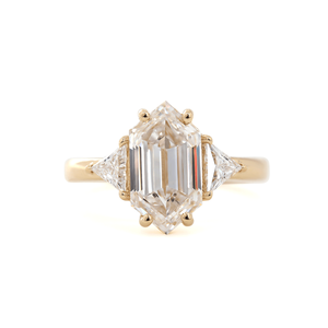 Approvisionnement direct usine – Bague trois pierres en or jaune massif 14 carats avec diamant de laboratoire hexagonal taillé en losange de 3 carats certifié IGI – Bague d'anniversaire - Product Image 4