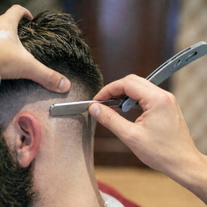 Juego de afeitado para hombre de acero inoxidable duradero, incluye 10 cuchillas de afeitar de doble filo reemplazables INTENSE SURGICAL para uso en barberías. - Product Image 4