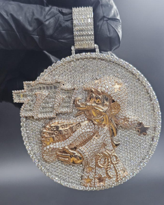 Colgante de Moissanita Personalizado, Colgante de Personaje de Dibujos Animados Estilo Hip Hop, Joyería de Rapper con Moissanita VVS, Colgante Baguette con Incrustaciones de Diamantes - Product Image 1