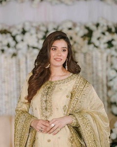 Le designer indien et pakistanais Salwar Kameez, inspiré de Bollywood, porte un costume pour les occasions spéciales - Product Image 4