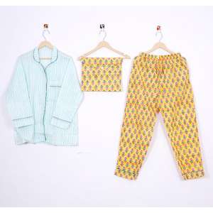 Ensemble de pyjama en coton léger imprimé à la main pour femmes, tissu doux et respirant, idéal pour se détendre, dormir et porter au quotidien - Product Image 1