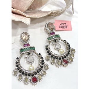 Pendientes de circonita de la mejor calidad con un hermoso acabado plateado para mujeres y niñas, ideales para looks de noche y fiestas. - Product Image 2