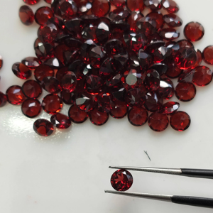 Granat rouge naturel 5,5 mm, taille brillant ronde, qualité supérieure, pierre précieuse en vrac pour la fabrication de bijoux - Product Image 1