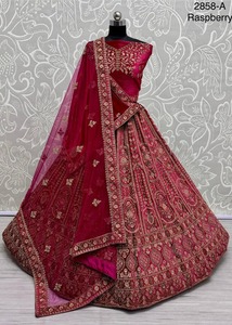 Colecciones de Terciopelo para Novias Indias con Trabajo Zarkhan de Fabzone Modelo FZBELLA - Product Image 5