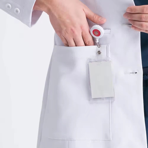 Uniforme Médico OEM de Alta Calidad: Bata Blanca con Cuello Mao y Pantalones Cortos Unisex de Tela de Lana Peinada para Detección de Agujas - Product Image 5