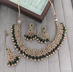 Designer Round Stone Necklace With Matching Earring And Mangtika Antique Gold Plated Traditional Ethnic Wear <b>Jewellery</b> For Women - Product Image 4