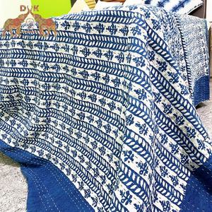 Couvre-lit matelassé en coton bleu indigo de qualité supérieure, imprimé à la main avec des blocs de teinture Dabu, pour la maison, vente en gros de couvre-lit - Product Image 2