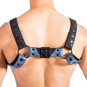 Harnais de poitrine en cuir noir avec boucle en acier, ajustement réglable pour les tenues de club - Product Image 2