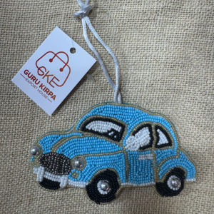 Colgante de alta calidad hecho a mano con cuentas de perlas de imitación en forma de paz, estilo bohemio, letras decorativas y cuentas de semillas para bolso tote o clutch. - Product Image 1