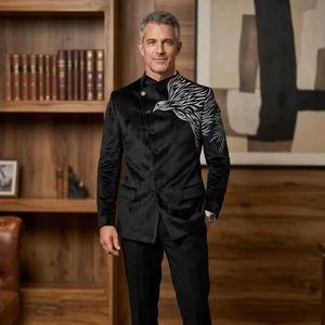 Costume Bandhgala noir pour homme avec imprimé aigle – Veste de style Indo Western Sherwani pour marié - Product Image 1