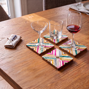 Sous-verres carrés en bois faits à la main avec motif géométrique, design moderne, tapis et coussinets antidérapants - Product Image 2