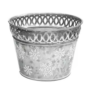 Pot de fleurs en métal galvanisé personnalisé avec motif flocon de neige, jardinière extérieure durable pour fleurs et plantes vertes - Product Image 1