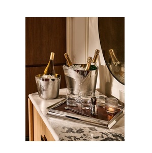 Cubetera de Metal Martillado a Mano de Lujo – Elegante Enfriador de Bebidas Estilo Cáliz con Base de Pedestal - Product Image 4