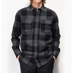 Chemise en flanelle épaisse vintage pour homme, à manches longues, boutonnée, coupe oversize, motif écossais noir et gris, double poche à rabat - Product Image 1