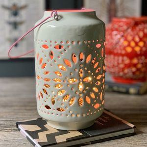 Lanterne décorative moderne en céramique, porte-bougie, design ajouré, lampe LED pour bougie chauffe-plat, pour la décoration intérieure et les cadeaux - Product Image 1