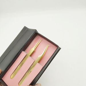 Pinzas Profesionales para Pestañas DANTRIC IMPLANTS, Chapadas en Oro, Modelo LG-871, Punta Puntiaguda de Precisión, Superficie Lisa, Empaquetado en Caja - Product Image 1