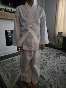 Uniforme de karaté personnalisé, Gi d'arts martiaux léger et respirant pour l'entraînement des athlètes - Product Image 1