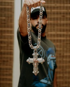 Pendentif Croix Religieuse avec Figurine de Jésus-Christ Plaqué Or 18K Argent 925 Moissanite Bijoux Chrétiens Pendentif Foi Religieuse - Product Image 3