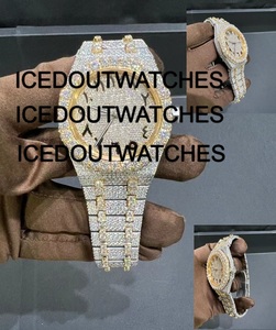 Montre de luxe pour homme en acier inoxydable glacé avec cadran en verre jaune or, moissanite VVS1 ronde, résistance à l'eau 10 bars, bracelet à fermoir - Product Image 2