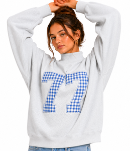 Sweat-shirt à col roulé surdimensionné pour femme avec appliqué en vichy bleu numéro 77 sur le devant, manches régulières, tricot en coton, automne - Product Image 4