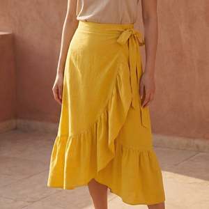 Hermosa Falda Midi Cruzada con Volantes de Popelina de Algodón Amarillo para Mujer, con Tela Ligera, Estilo Moderno y Ajuste Cómodo - Product Image 2