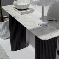 Table console Vandana Lunaris en marbre mérinos avec pieds en bois noir, design moderne et luxueux