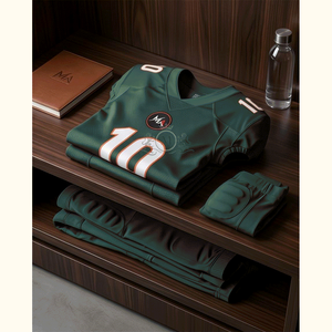 Ensemble d'uniformes de football américain pour hommes, vert foncé, col en V, manches courtes, style ajusté, évacuation de l'humidité, impression sublimée, numéro 10 - Product Image 2