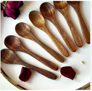 Cuchara de Madera Artesanal, Utensilio de Cocina para Remover Sopas, Salsas e Ingredientes para Hornear, Disponible a Precio de Mayoreo - Product Image 1